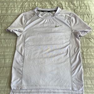 Women’s Nike Short Sleeve Running Shirt, Lavender Size XS